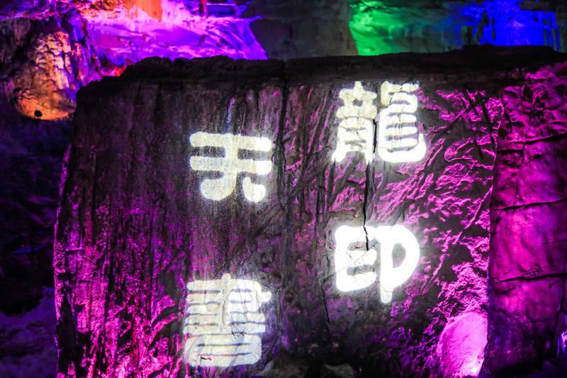 清朝初年的皇帝是？答:是康熙;雍正两位皇帝。清朝中期的皇帝是？答是乾隆;嘉庆;两位皇帝。游戏画面