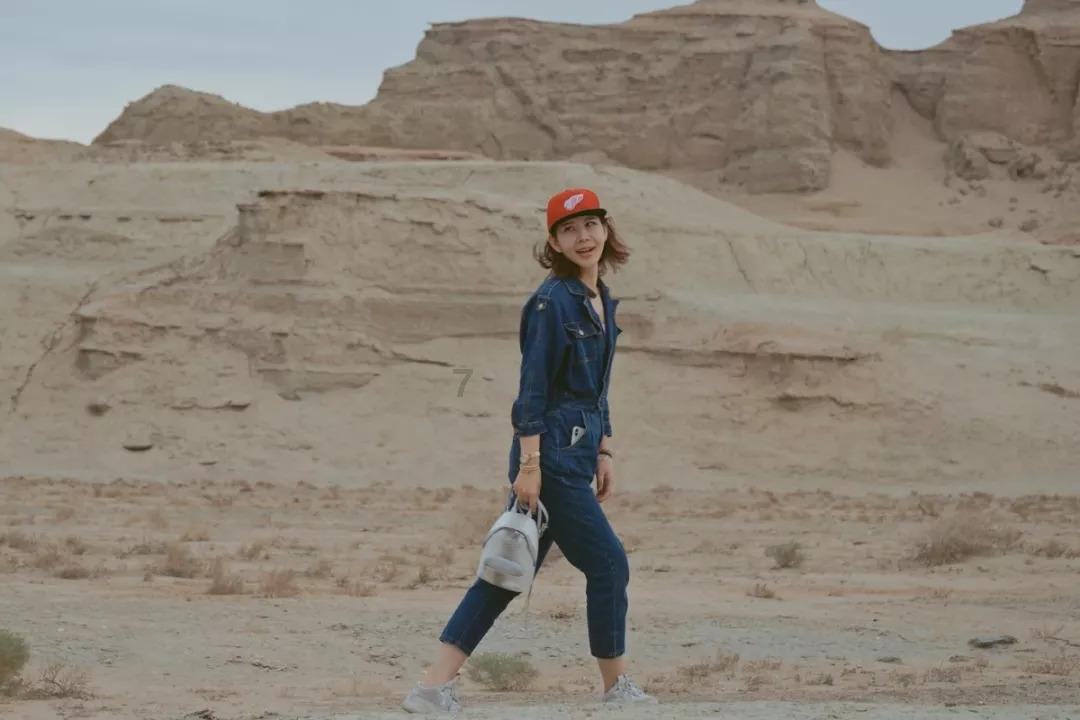 华晨宇绿洲晒鼻孔式自拍粉丝哭笑不得，娱乐圈有哪些明星热衷于发直男自拍？